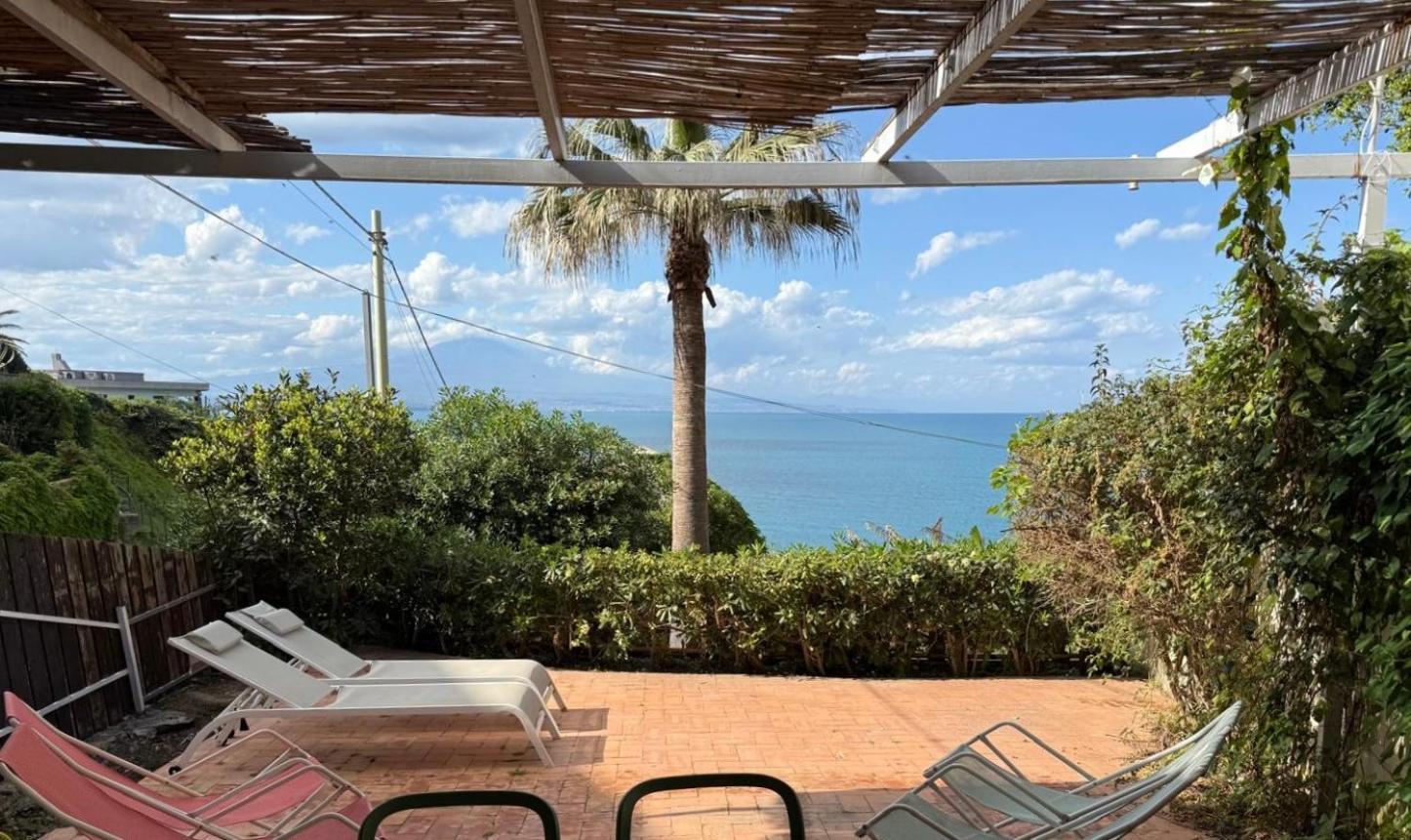 Tambu a mare Villa Augusta Bagian luar foto